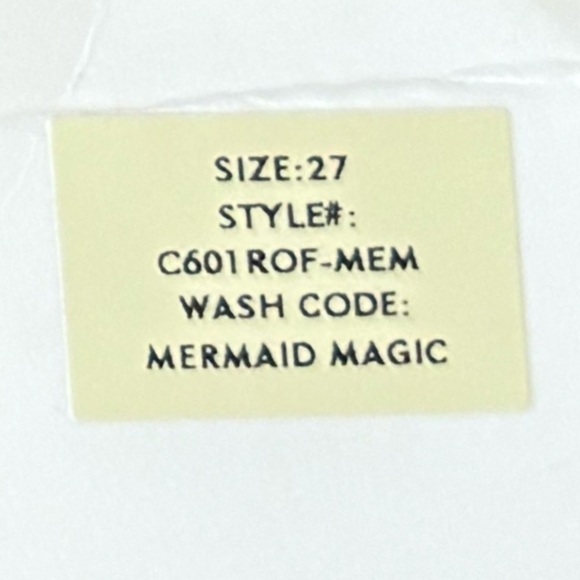 NWT Cosmic Blue Love Ocean Blue Rolled Hem Shorts Women’s Size 27/4 Mid Rise - Picture 7 of 7